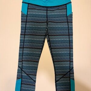 Lululemon Blue Wave Pattern Crop Leggings – Size 6